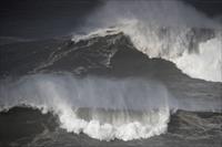 Big wave surf in Praia do Norte, Nazare